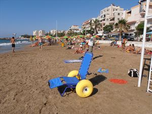 Ειδικά αμαξίδια για ΑΜΕΑ σε παραλίες του δήμου Χανίων - Φωτογραφία 1