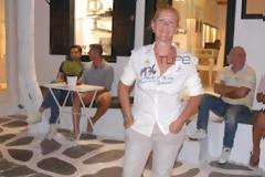 Ε. Πανοπούλου: Άκρως αδυνατισμένη και χωρίς μακιγιάζ κάνει βόλτες στα στενά της Μυκόνου!