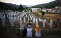 ΔΕΙΤΕ: Δεκαεφτά χρόνια από τη σφαγή της Σρεμπρένιτσα - Φωτογραφία 5