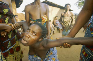 Ένας Άλλος Κόσμος: Oι Τελετουργίες VooDoo Στην Αφρική.... (pics) - Φωτογραφία 1
