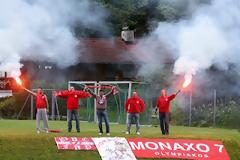 ΑΠΟΘΕΩΣΗ ΚΑΙ... ΚΑΠΝΟΓΟΝΑ! (PHOTOS)