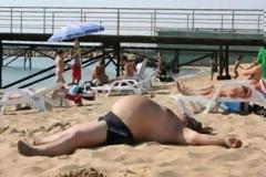 ΔΕΙΤΕ: Ξεκαρδιστικές στιγμές στην παραλία!!