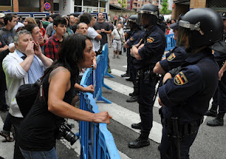 Κίνημα Δεν Πληρώνω - Παρέμβαση στην ισπανική πρεσβεία-αλληλεγγύη στον ισπανικό λαό - Φωτογραφία 1