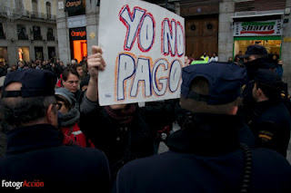 Κίνημα Δεν Πληρώνω - Παρέμβαση στην ισπανική πρεσβεία-αλληλεγγύη στον ισπανικό λαό - Φωτογραφία 2