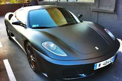 Το δερμάτινο σαλόνι της Ferrari δεν του αρκούσε...