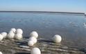 ΔΕΙΤΕ ΠΕΡΙΕΡΓΕΣ ΕΙΚΟΝΕΣ: Χιλιάδες μπάλες πάγου σε λίμνη - Φωτογραφία 4