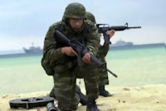 Ο πίνακας-ντροπή με τις αποδοχές των στρατιωτικών.Ας τον δείξουν στη τρόϊκα