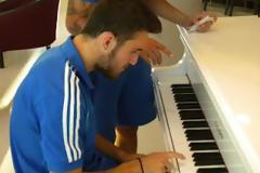 Οι παίκτες της Εθνικής Νέων χαλαρώνουν λίγες ώρες πριν τον μεγάλο Τελικό του Ευρωπαϊκού Πρωταθλήματος!