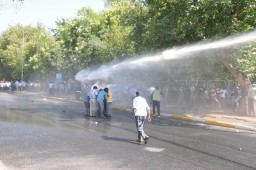 Ιστορική κουρδική αντίσταση και πρωτοφανή τουρκική κρατική τρομοκρατία στο Ντιγιαρμπακίρ - Φωτογραφία 5