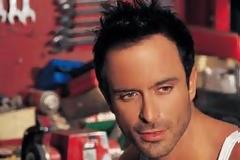 Ο τραγουδιστής Κωνσταντίνος Χριστοφόρυ αποκάλεσε τον Πρόεδρο της Κυπριακής Δημοκρατίας αποτυχημένο, άχρηστο και ανύπαρκτο