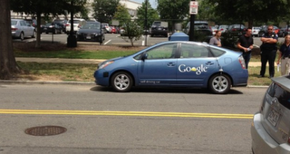 Η αστυνομία σταμάτησε το όχημα της Google (που κινείται χωρίς οδηγό) - Φωτογραφία 1