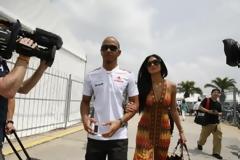 ΠΑΡΤΙ ΜΕ 10 ΓΥΝΑΙΚΕΣ Ο ΧΑΜΙΛΤΟΝ! (PHOTOS)