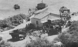 38 Χρόνια απο την προδοσία της χούντας στην Κύπρο - Φωτογραφία 1
