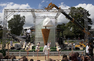 ΔΕΙΤΕ: Το μεγαλύτερο παγωτό στον κόσμο! - Φωτογραφία 1