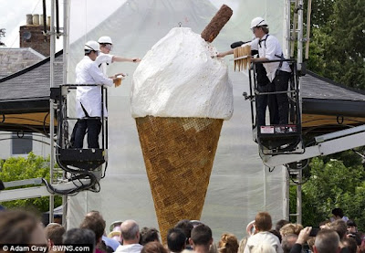 ΔΕΙΤΕ: Το μεγαλύτερο παγωτό στον κόσμο! - Φωτογραφία 2