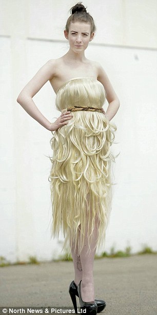 ΑΠΙΣΤΕΥΤΟ: ΔΕΙΤΕ: Φόρεμα κατασκευασμένα εξ ολοκλήρου από ανθρώπινα μαλλιά - Φωτογραφία 2