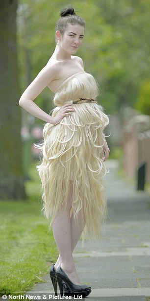 ΑΠΙΣΤΕΥΤΟ: ΔΕΙΤΕ: Φόρεμα κατασκευασμένα εξ ολοκλήρου από ανθρώπινα μαλλιά - Φωτογραφία 3