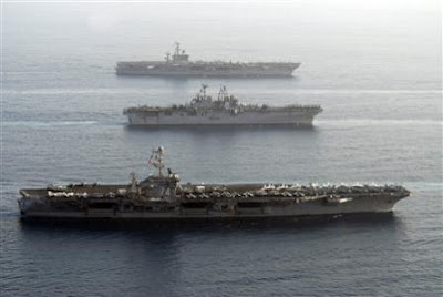 Αμερικανικό πολεμικό πλοίο άνοιξε πυρ κατά ύποπτου σκάφους στον Κόλπο - Φωτογραφία 1