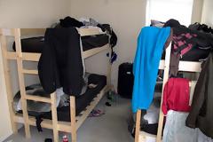 Οι Άγγλοι στοιβάζουν σαν τα ζώα τους εργαζόμενους στους Ολυμπιακούς Αγώνες...