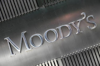 Υποβαθμίστηκαν 13 ιταλικές τράπεζες από τη Moody’s - Φωτογραφία 1