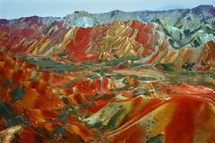 Τοπίο πασπαλισμένο με… χρώμα!