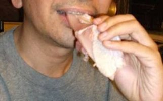 Ιράν προς κανάλια: Μη δείχνετε ανθρώπους να τρώνε κοτόπουλο! - Φωτογραφία 1