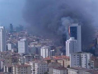 Μεγάλη φωτιά σε ουρανοξύστη στην Κωνσταντινούπολη - Φωτογραφία 1