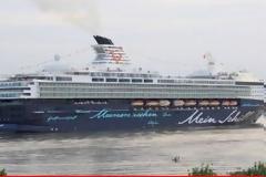 ΔΕΙΤΕ: Ένα πλωτό παλάτι στο λιμάνι του Ηρακλείου