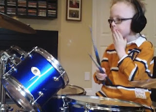 Ένας 6χρονος παίζει τραγούδι των Foo Fighters [video] - Φωτογραφία 1