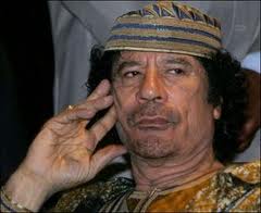 VIDEO-ΣΟΚ: Βίντεο με τη σορό του Καντάφι - Φωτογραφία 1