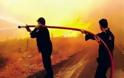 Συνεχίζουν να δίνουν μάχη με τις φλόγες οι πυροσβέστες στην Κορινθία
