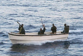 Σωστικά συνεργεία διέσωσαν 26 ψαράδες που κρατούνταν όμηροι από Σομαλούς πειρατές - Φωτογραφία 1
