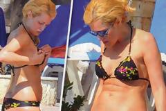 ΔΕΙΤΕ: Η Νατάσα Θεοδωρίδου με μαγιό στη Ρόδο!