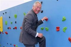 ΦΩΤΟΓΡΑΦΙΕΣ: Κατακτά τα ύψη ο πρίγκιπας Κάρολος