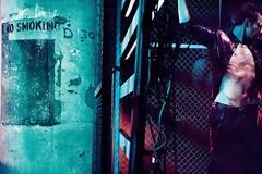 ΔΕΙΤΕ: Η Σαρλίζ Θερόν με εσώρουχα, παίζει με αλυσίδες και τον Φασμπέντερ