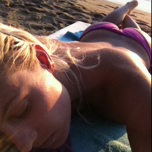 ΔΕΙΤΕ: Η Ελεονώρα Μελέτη topless σε ηλιοθεραπεία!!! - Φωτογραφία 2