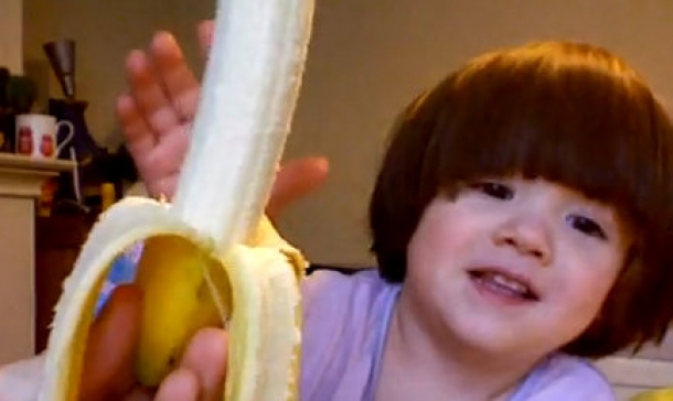VIDEO: Μωρό δεν μπορεί να πει τη λέξη... μπανάνα - Φωτογραφία 1