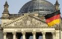 Spiegel: Πώς η Γερμανία αποδυνάμωσε το ευρώ