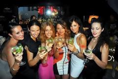 Ζητείται πρωταγωνίστρια για τη καμπάνια του Martini! Αμοιβή 150.000