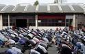 Στη Βρετανία τιμωρούν τους μαθητές γιατί αρνούνται να προσευχηθούν στον Αλλάχ!