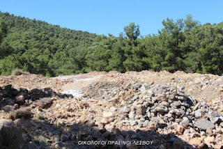 Τόνοι μπάζων και μπετονιέρες αδειάζουν στο δάσος των Βασιλικών της Λέσβου - Φωτογραφία 1