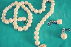 Που πας καλή μου μεσημεριάτικα με το 12ποντο; Τι τρέχει με τις γυναίκες στη Βουλιαγμένη;