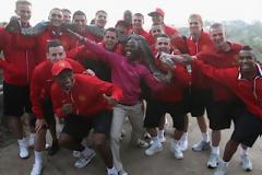 ΑΓΚΑΛΙΑ ΜΕ... ΦΙΔΙΑ ΟΙ ΠΑΙΚΤΕΣ ΤΗΣ ΜΑΝΤΣΕΣΤΕΡ, «ΖΟΥΛΟΥ» Ο ΦΕΡΝΤΙΝΑΝΤ! (PHOTOS)