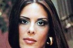 Είναι καυτή και κούκλα όπως ήταν η μάνα της!