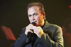 Έχετε δει τον Σταμάτη Γονίδη στην παραλία;