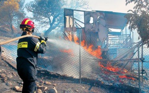 Πυρόσβεση με σαράβαλα και ελλείψεις που... καίνε - Φωτογραφία 2