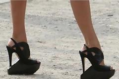 Τρελά και απίστευτα παπούτσια