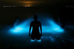 Η λίμνη που λάμπει στην Αυστραλία