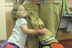 Συγκλονιστική ιστορία: 3χρονη διαβητική είναι ζωντανή χάρις στο σκύλο της