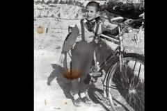 Σήμερα είναι πολύ γνωστός ηθοποιός. Τον αναγνωρίζετε;